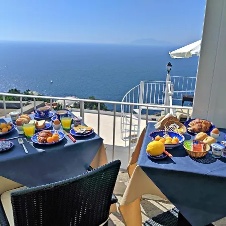 Alojamento de Acomodação e Pequeno-almoço Il Paradiso Di Capri 4*